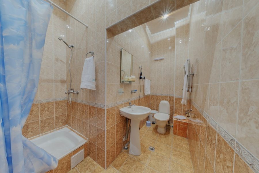 Трехместный однокомнатный номер в санатории Горячий ключ в городе Пятигорске - фотография