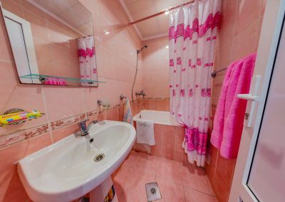 Четырехместный двухкомнатный номер в санатории Горячий ключ в городе Пятигорске - фотография