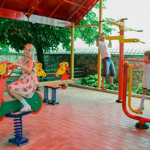 Детская площадка в санатории Горячий ключ в городе Пятигорске - фотография