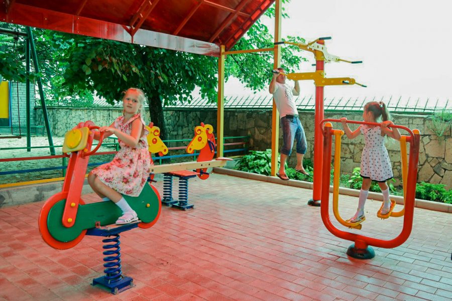Детская площадка в санатории Горячий ключ в городе Пятигорске - фотография