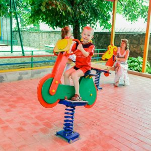 Детская площадка в санатории Горячий ключ в городе Пятигорске - фотография