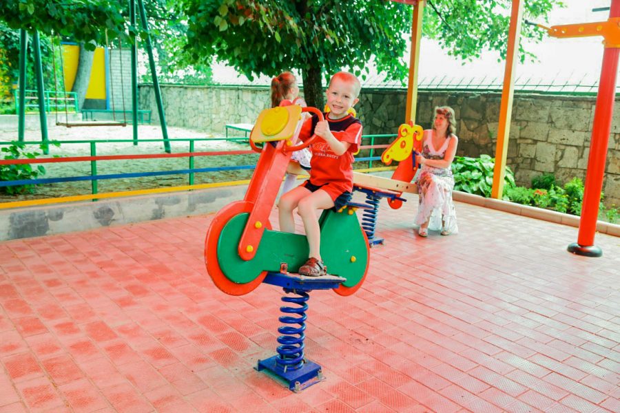 Детская площадка в санатории Горячий ключ в городе Пятигорске - фотография