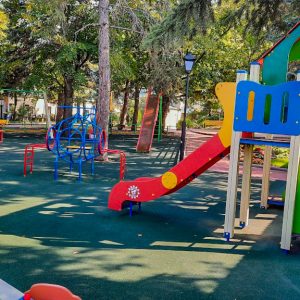 Детская площадка в санатории Горячий ключ в городе Пятигорске - фотография