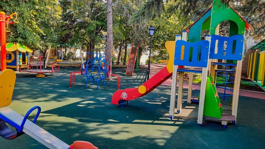 Детская площадка в санатории Горячий ключ в городе Пятигорске - фотография