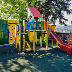 Детская площадка в санатории Горячий ключ в городе Пятигорске - фотография