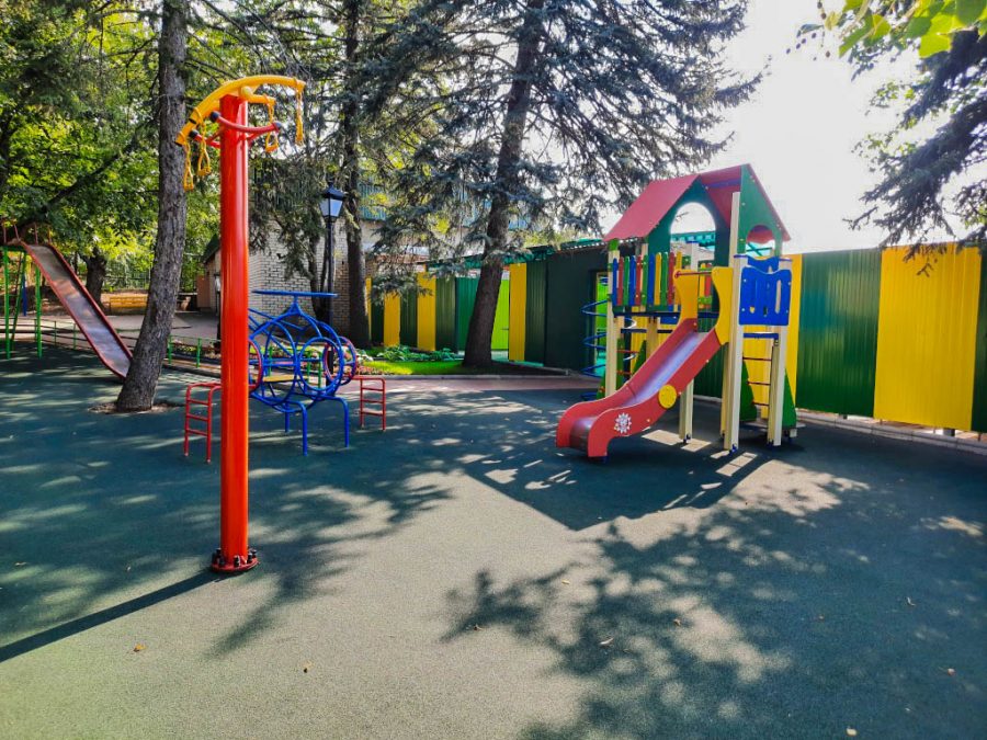 Детская площадка в санатории Горячий ключ в городе Пятигорске - фотография