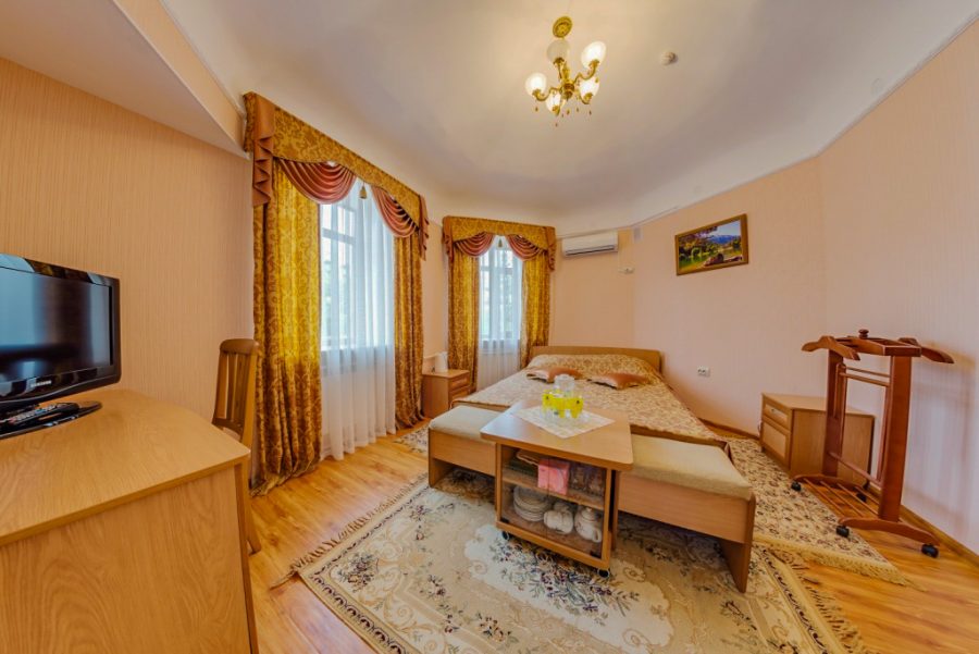 Номер комфорт в санатории Горячий ключ в городе Пятигорске - фотография