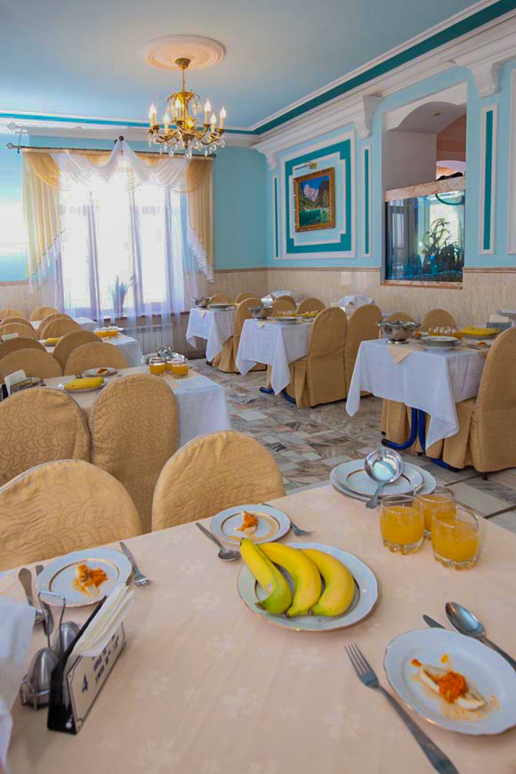 Обеденный зал в санатории Горячий ключ в городе Пятигорске - фотография