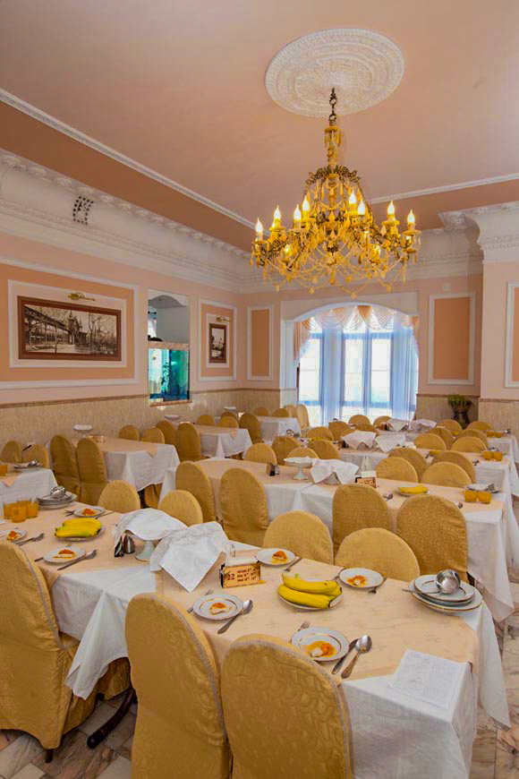Обеденный зал в санатории Горячий ключ в городе Пятигорске - фотография