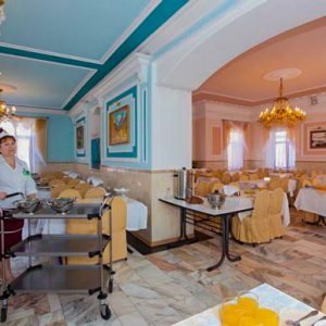 Обеденный зал в санатории Горячий ключ в городе Пятигорске - фотография