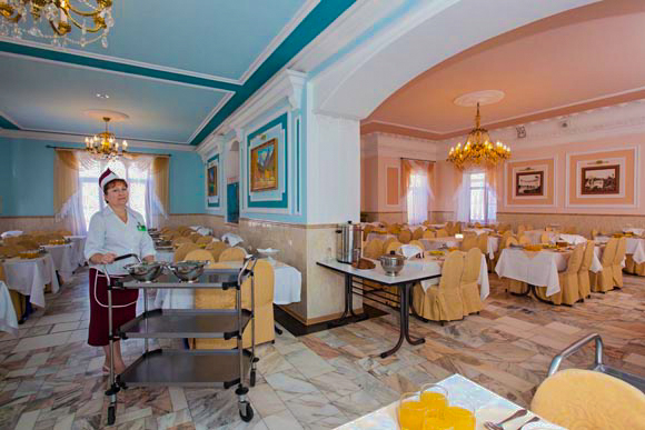Обеденный зал в санатории Горячий ключ в городе Пятигорске - фотография