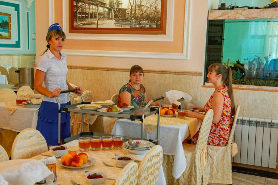 Обеденный зал в санатории Горячий ключ в городе Пятигорске - фотография