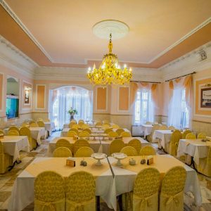 Обеденный зал в санатории Горячий ключ в городе Пятигорске - фотография