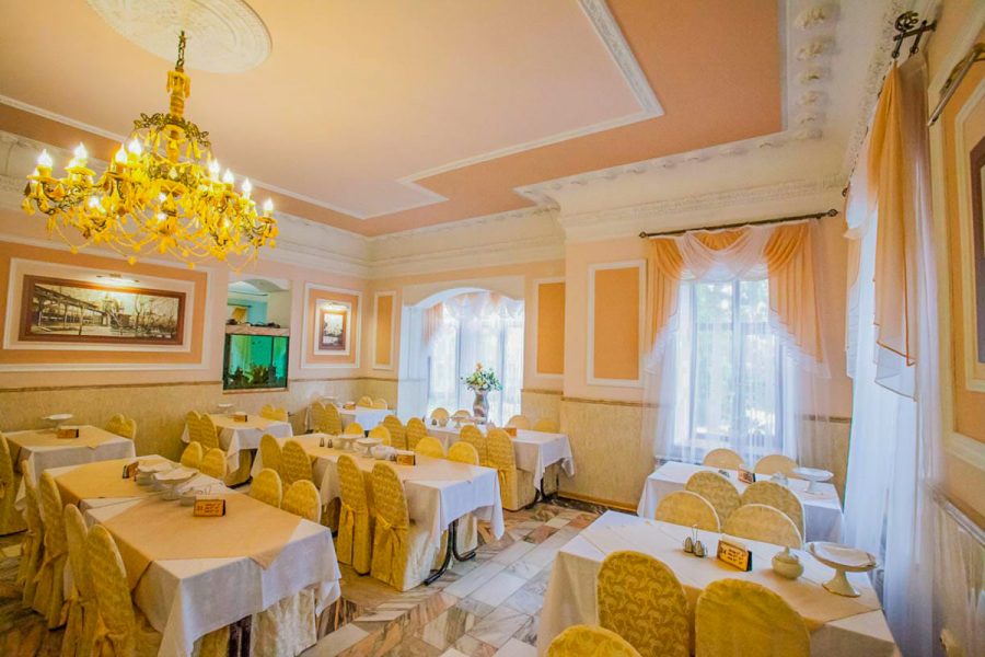 Обеденный зал в санатории Горячий ключ в городе Пятигорске - фотография