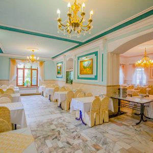Обеденный зал в санатории Горячий ключ в городе Пятигорске - фотография