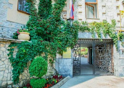 Территория в санатории Горячий ключ в городе Пятигорске - фотография