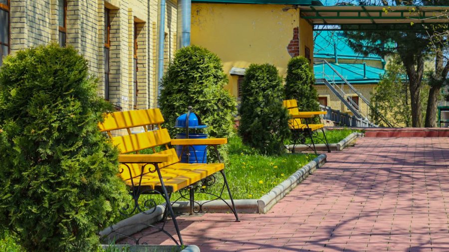 Территория в санатории Горячий ключ в городе Пятигорске - фотография