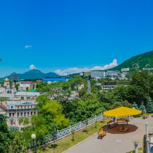 Территория в санатории Горячий ключ в городе Пятигорске - фотография
