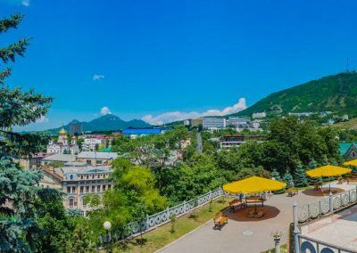 Территория в санатории Горячий ключ в городе Пятигорске - фотография