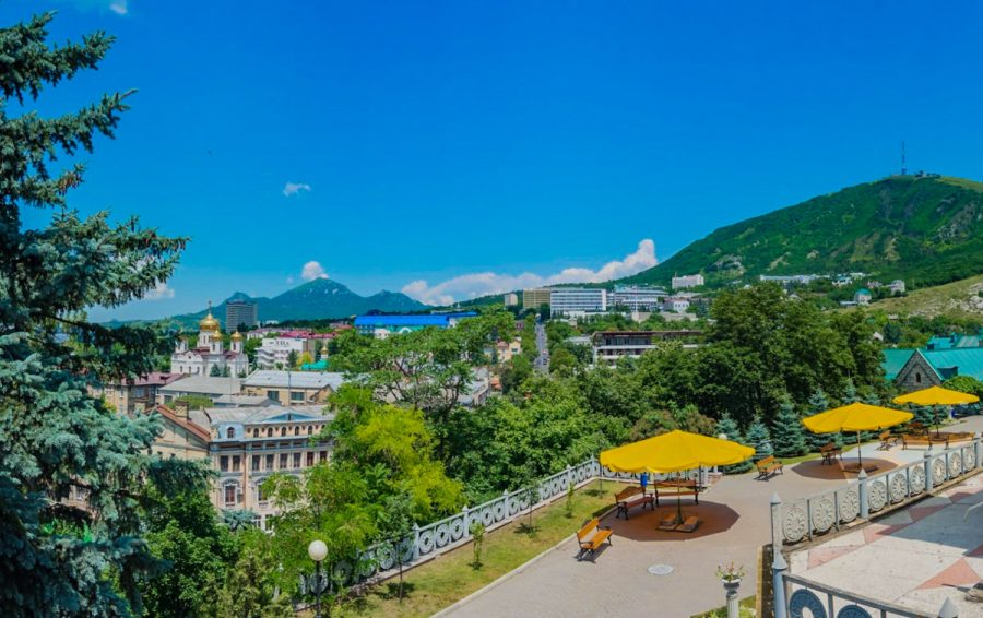 Территория в санатории Горячий ключ в городе Пятигорске - фотография